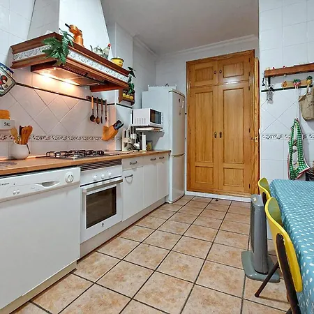 5 Bedroom Cozy In Holiday home *
